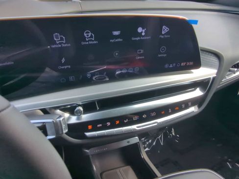 New 2026 Cadillac Lyriq V image 18