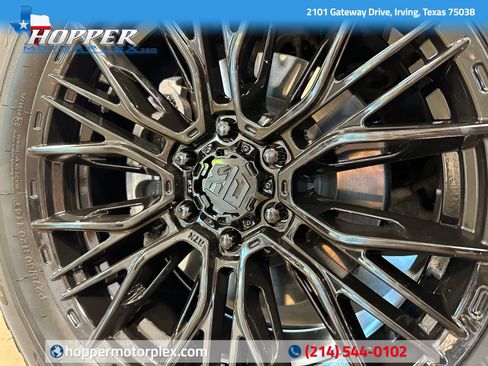 Used 2025 Ford Expedition Platinum AWD/4WD image 11