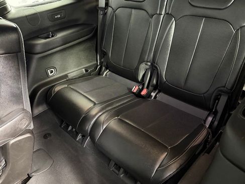 Used 2024 Jeep Grand Cherokee L Limited w/ Luxury Tech Group II image 28