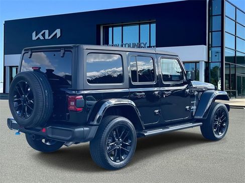 Used 2023 Jeep Wrangler Unlimited Sahara image 10