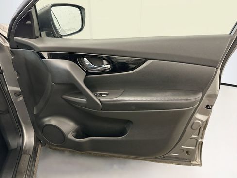 Used 2022 Nissan Rogue Sport SL w/ Premium Package image 34