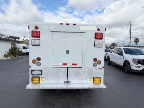 Used 2002 Ford F550 2WD Crew Cab Super Duty image 6