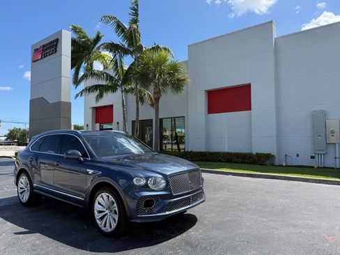Used 2021 Bentley Bentayga image 1