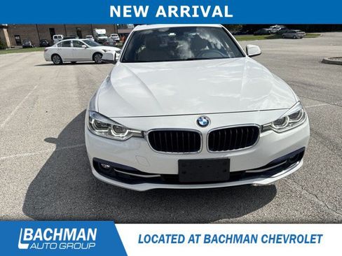 Used 2018 BMW 330i xDrive Sedan AWD/4WD image 3
