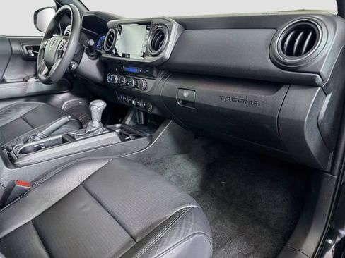 Used 2023 Toyota Tacoma TRD Sport w/ TRD Premium Sport Package AWD/4WD image 31