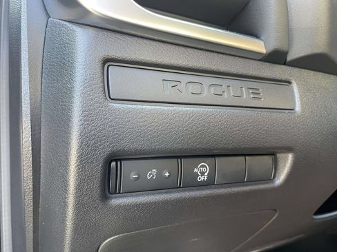Used 2025 Nissan Rogue S FWD image 28