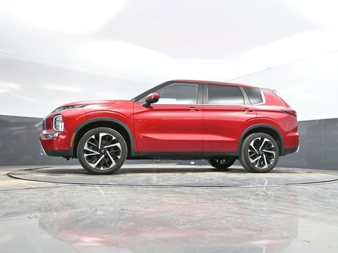 Used 2022 Mitsubishi Outlander SE image 21