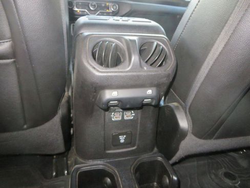 Used 2020 Jeep Gladiator Overland AWD/4WD image 26