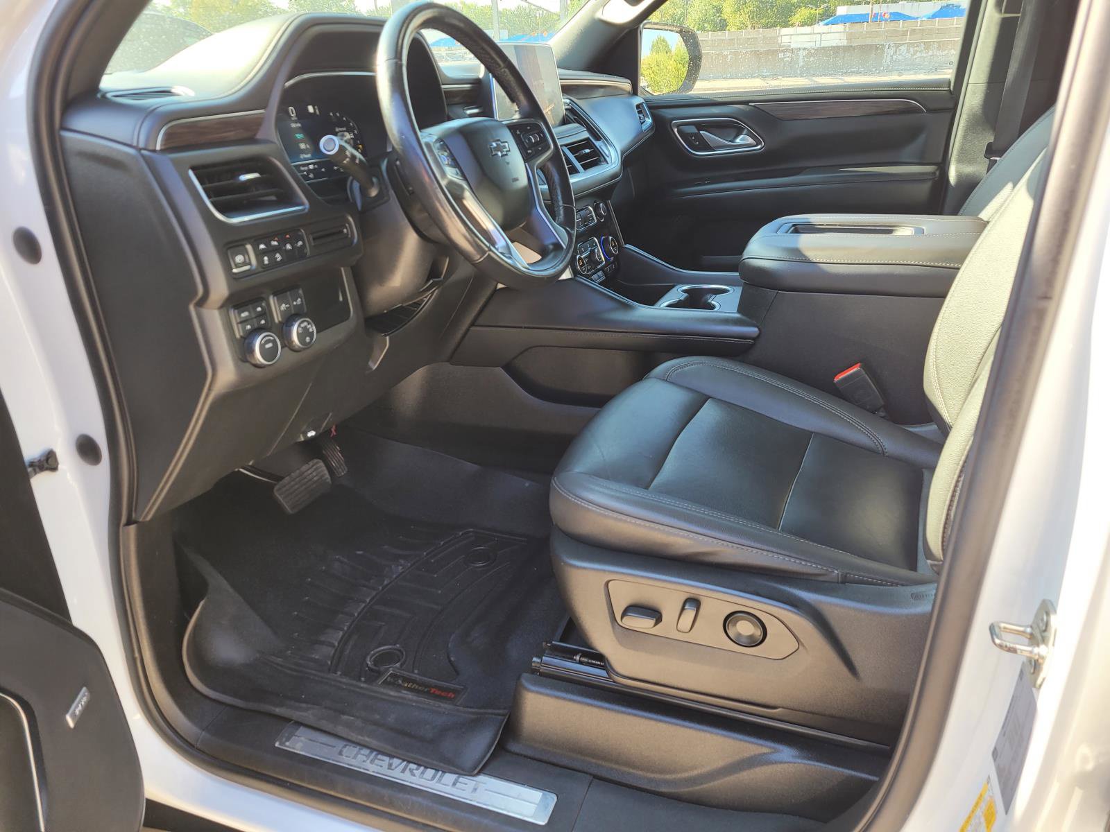 Used 2022 Chevrolet Suburban Z71 AWD/4WD image 2