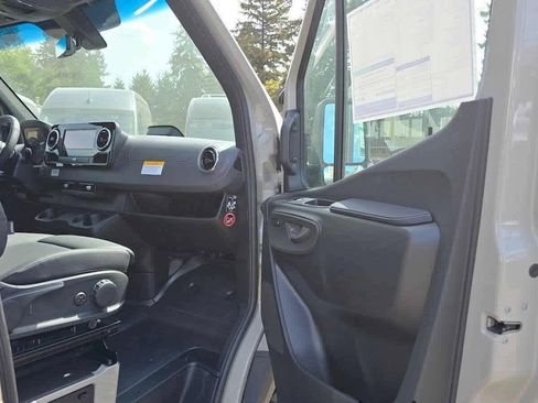 Used 2026 Mercedes-Benz Sprinter 2500 image 10