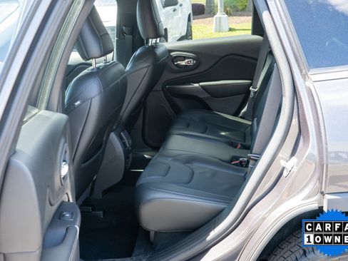 Used 2019 Jeep Cherokee Limited w/ Technology Group image 19