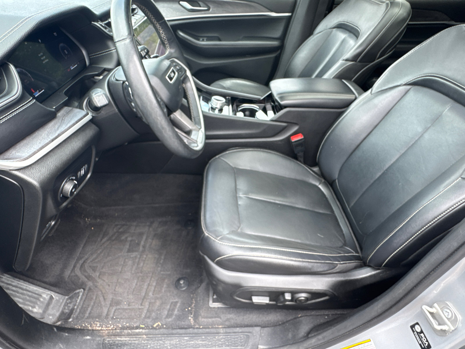 Used 2022 Jeep Grand Cherokee L Limited AWD/4WD image 9