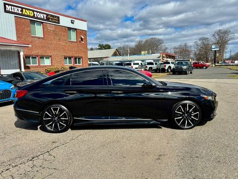 Used 2018 Honda Accord Touring image 4