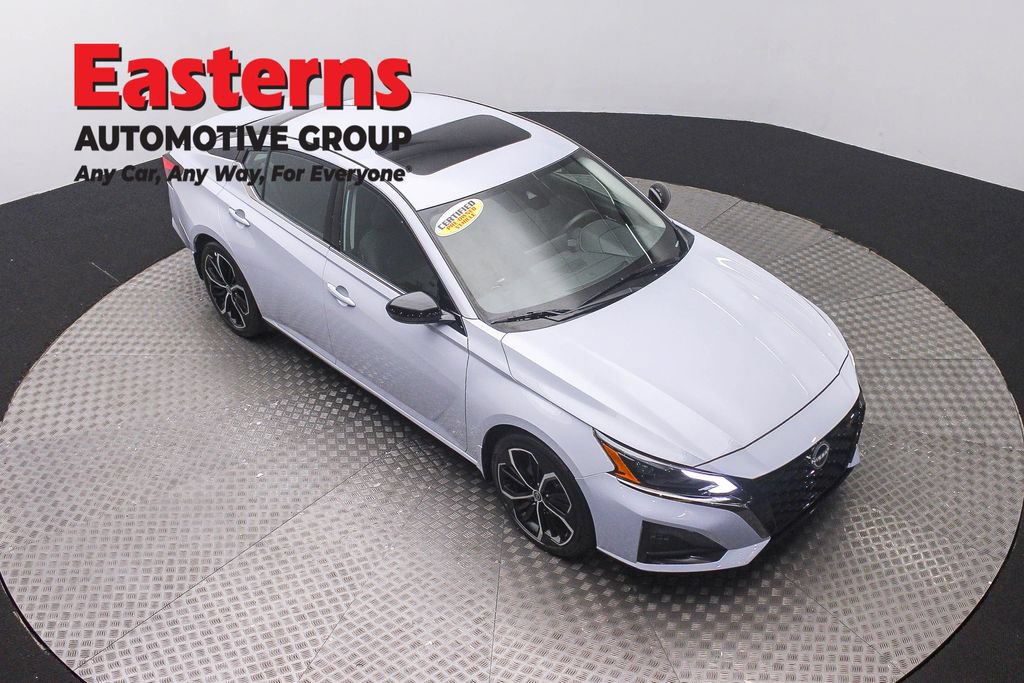 Used 2025 Nissan Altima 2.5 SR w/ SR Premium Package FWD image 5