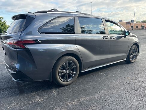 Used 2025 Toyota Sienna XSE w/ XSE Plus Package AWD/4WD image 10