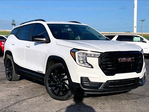 Used 2024 GMC Terrain SLE w/ Elevation Edition FWD image 11