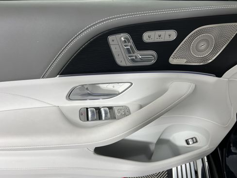 Used 2024 Mercedes-Benz Maybach GLS 600 4MATIC image 19