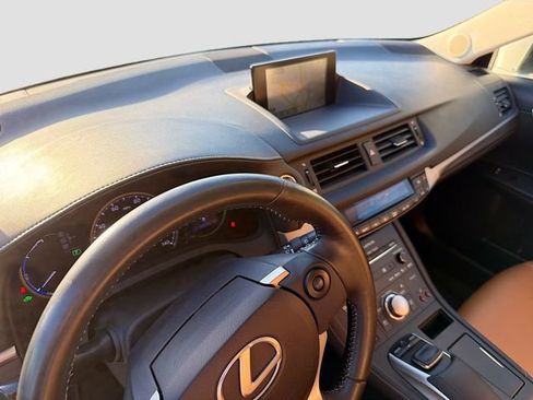 Used 2015 Lexus CT 200h w/ Navigation Package image 9