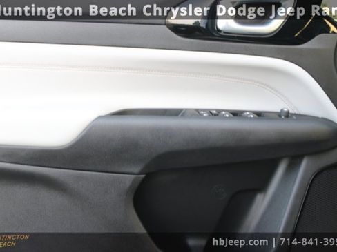 Used 2022 Jeep Compass Limited image 10