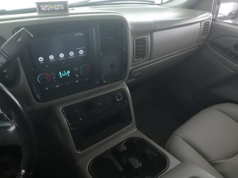 Used 2006 GMC Sierra 3500 SLT w/ Heavy-Duty Power Package AWD/4WD image 25