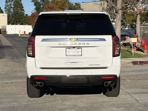 Used 2023 Chevrolet Suburban Premier image 5
