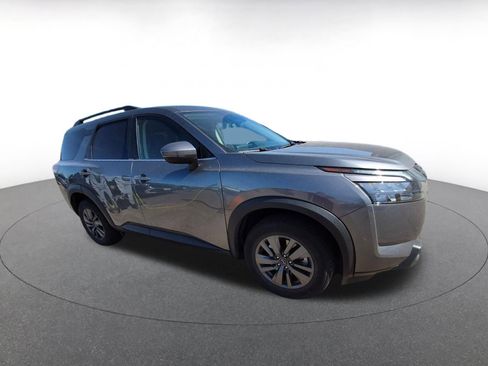 Used 2025 Nissan Pathfinder SV image 1