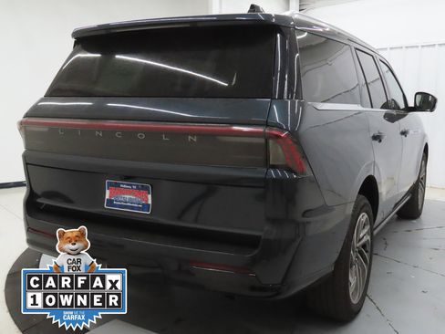 Used 2025 Lincoln Navigator Reserve AWD/4WD image 3