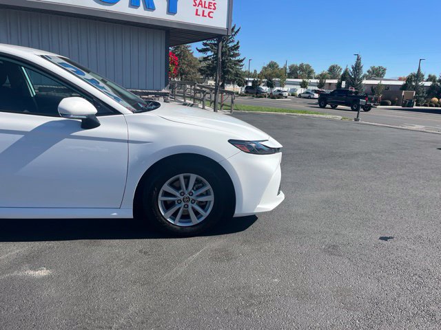 Used 2026 Toyota Camry LE FWD image 17