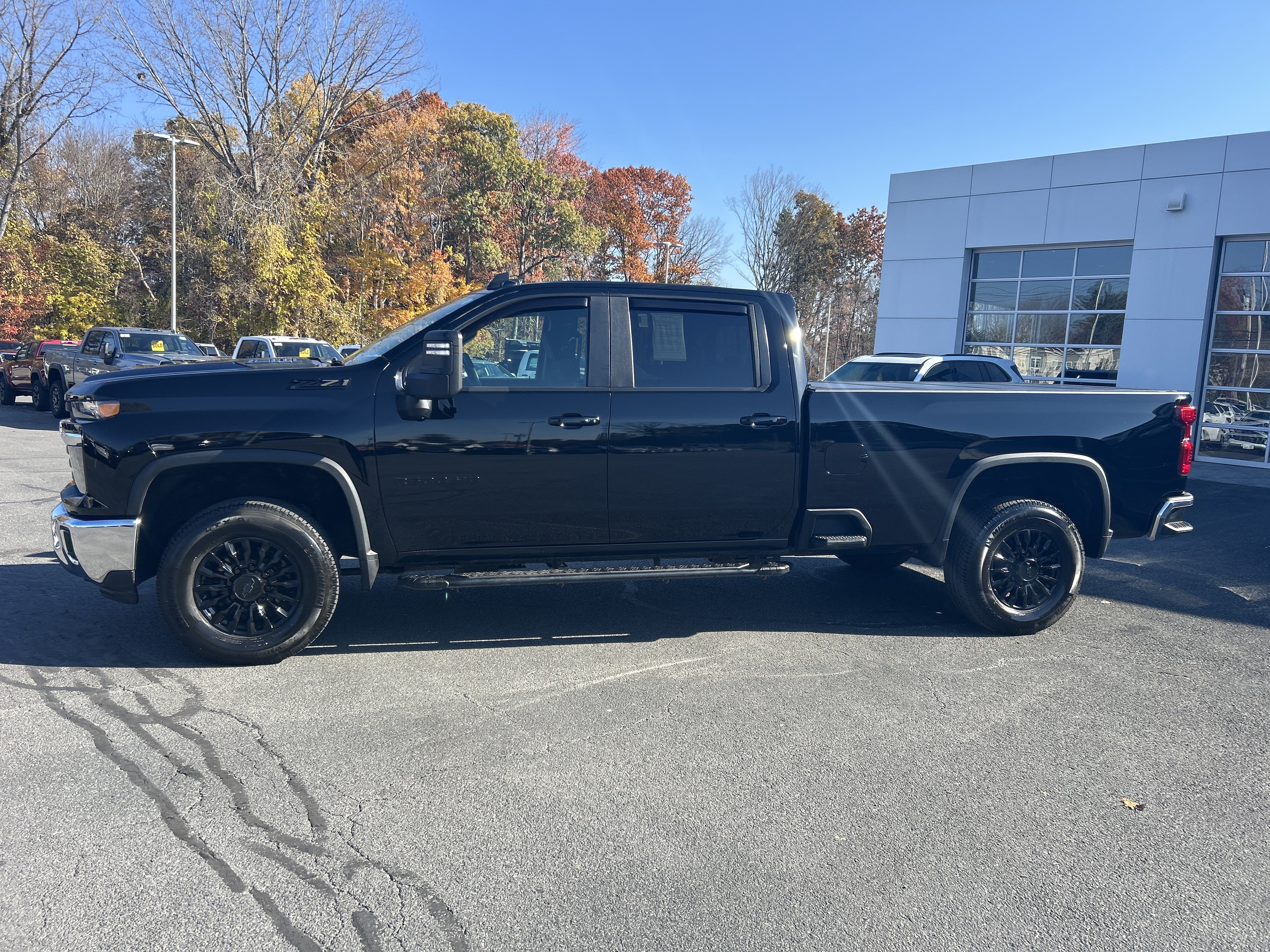 Used 2024 Chevrolet Silverado 2500 LT AWD/4WD image 2
