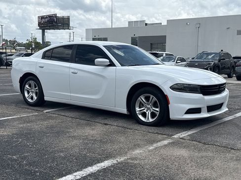 Used 2022 Dodge Charger SXT RWD image 3