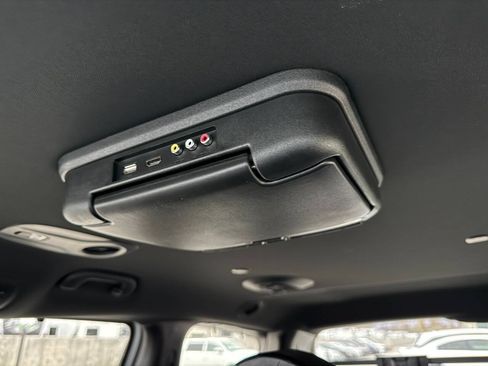 Used 2020 Chrysler Pacifica Touring-L FWD image 49