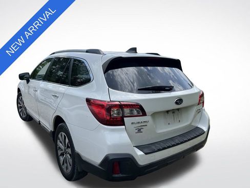 Used 2019 Subaru Outback 3.6R Touring AWD/4WD image 5