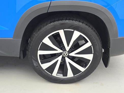 Certified 2023 Volkswagen Taos SE w/ Panoramic Sunroof Package FWD image 33