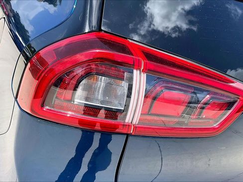 Used 2018 Kia Niro Touring FWD image 27