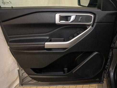 Used 2021 Ford Explorer XLT w/ Equipment Group 202A image 13