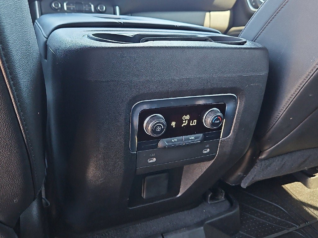 Used 2021 Chevrolet Suburban LT RWD image 19