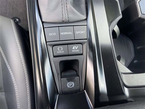 Used 2025 Toyota Camry SE w/ Multimedia Upgrade Package image 24