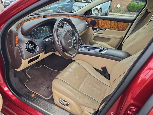 Used 2011 Jaguar XJ RWD image 14