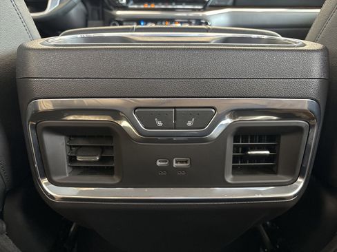Used 2025 GMC Sierra 1500 SLT AWD/4WD image 18