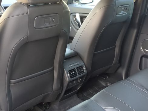 Certified 2025 Land Rover Discovery Sport Dynamic SE AWD/4WD image 18