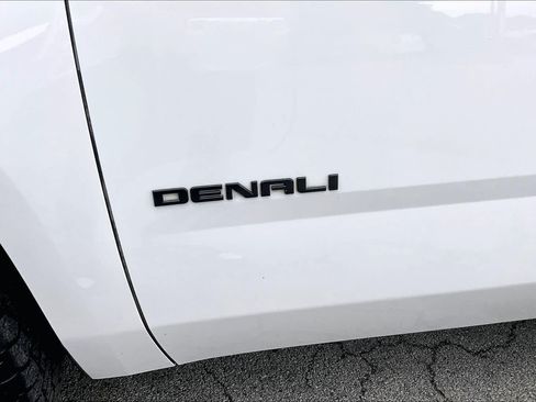 Used 2017 GMC Yukon Denali w/ Open Road Package RWD image 32
