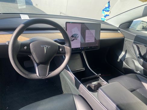 Used 2020 Tesla Model 3 Standard Range Plus RWD image 7