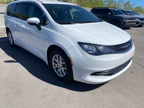 Used 2020 Chrysler Voyager Lxi FWD image 3