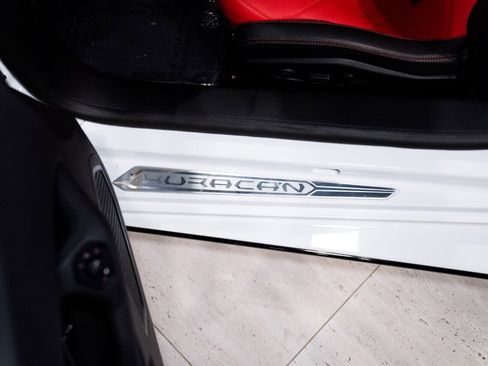 Used 2023 Lamborghini Huracan EVO image 31