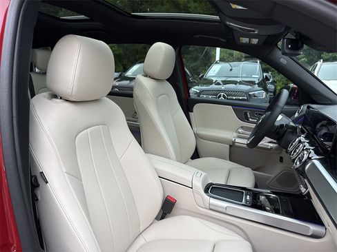 New 2025 Mercedes-Benz GLB 250 image 19