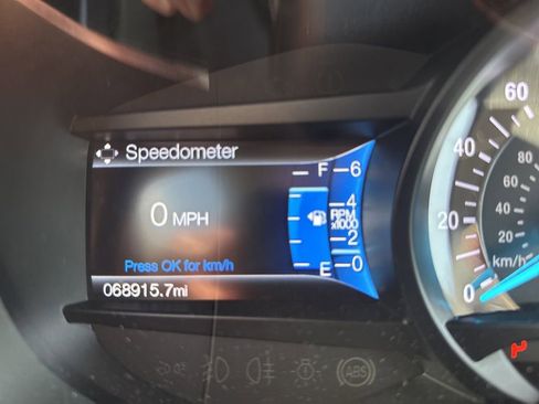 Used 2018 Ford Edge Titanium FWD image 18