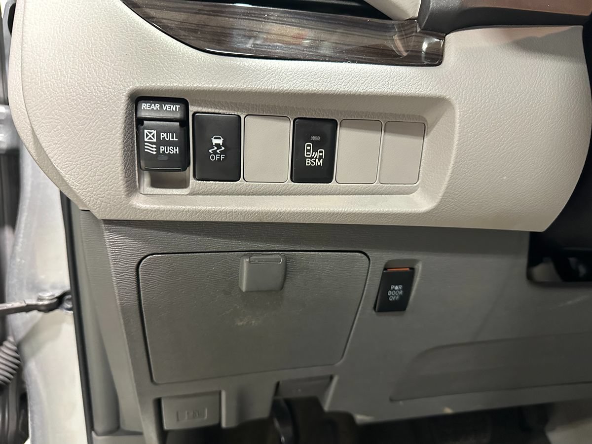 Used 2017 Toyota Sienna XLE w/ Protection Package AWD/4WD image 30