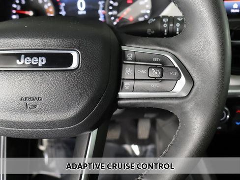 Used 2023 Jeep Compass Limited AWD/4WD image 3