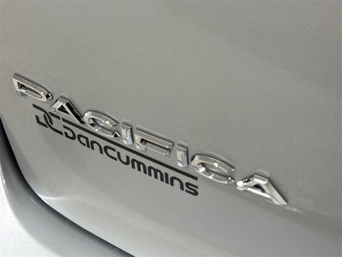 New 2026 Chrysler Pacifica Limited image 28