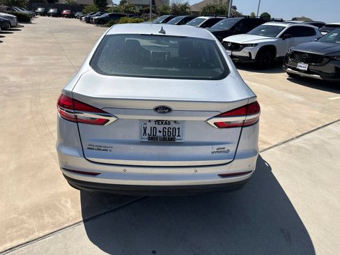 Used 2019 Ford Fusion SE FWD image 6